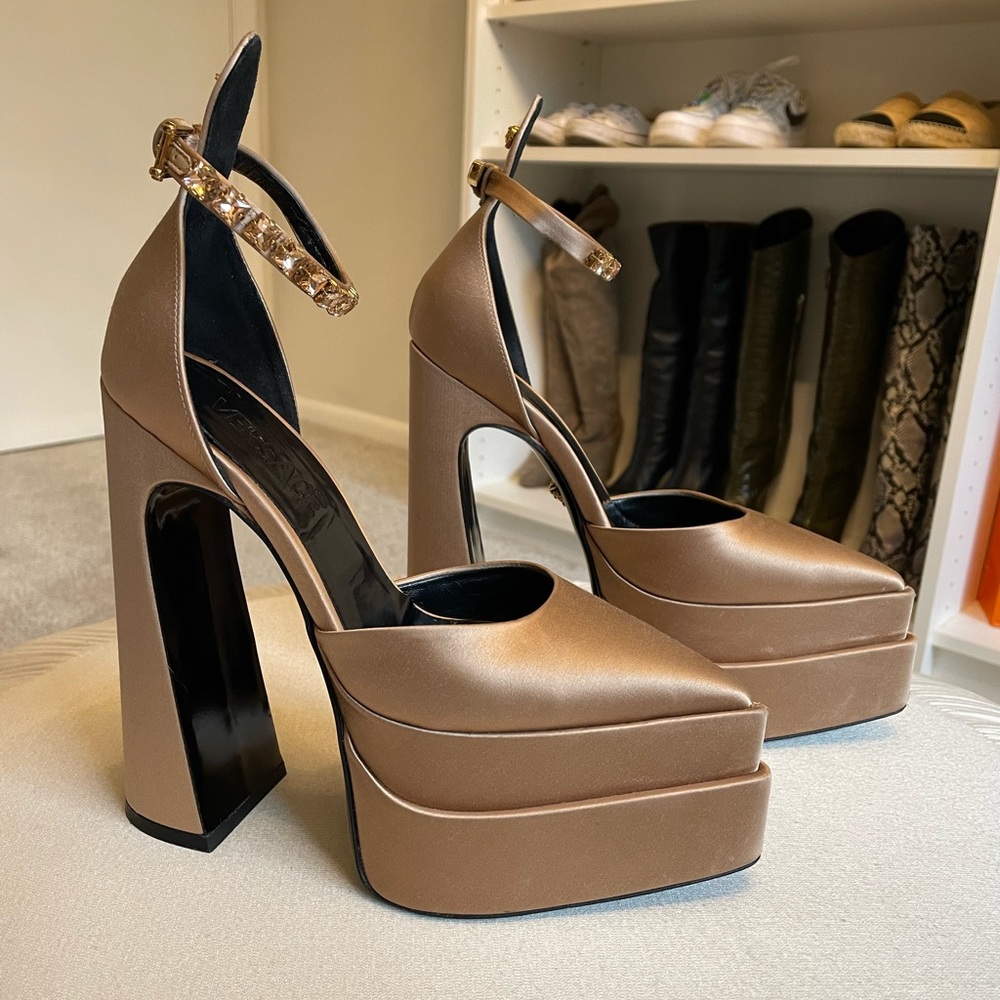 VERSACE
160MM La Medusa Platform Point Toe Mary Jane Satin